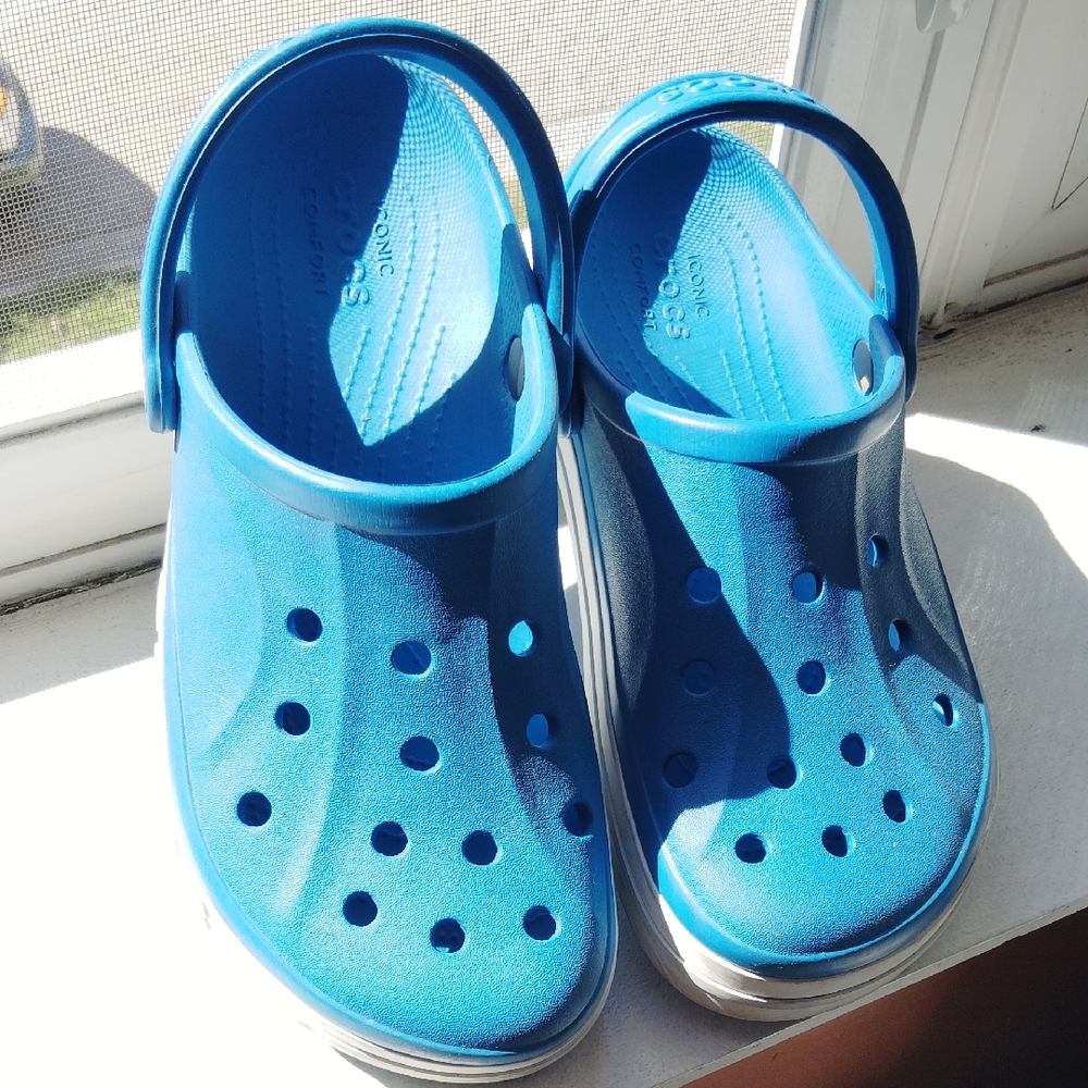 CROCS Women's Vibrant Blue Sandals